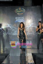 Jacqueline Fernandes walk the ramp for fashion show of Alladin on 29th Oct 2009.JPG